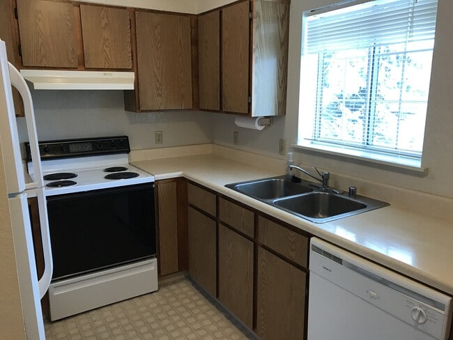 Building Photo - Pet Friendly! Two Bedroom Grant Creek Cond...