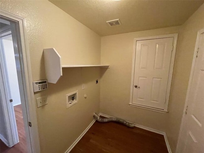 Building Photo - 6912 Quinton Dr