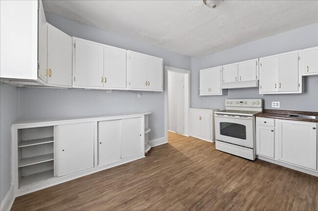 Building Photo - 1135 S Richland St