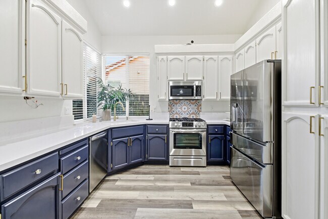 Building Photo - 2559 Du Bois Dr