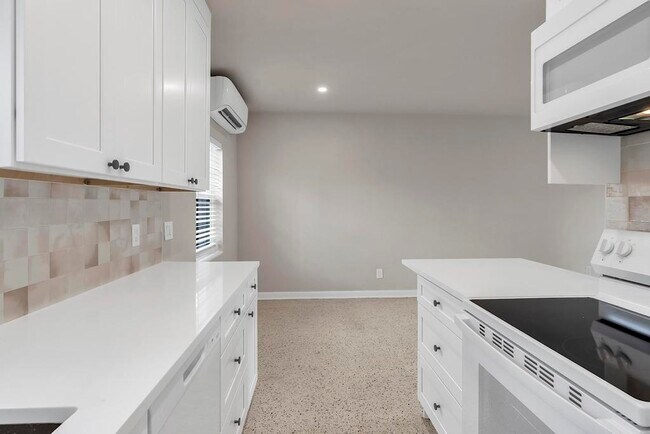 Building Photo - 17 Ocean Breeze
