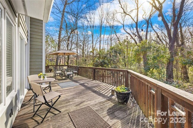 Building Photo - 2900 Hanson Dr
