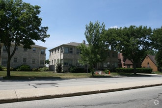 Building Photo - 5211 N Santa Monica Blvd