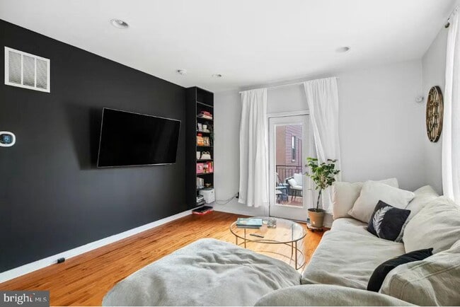 Building Photo - 1120 S 26th St