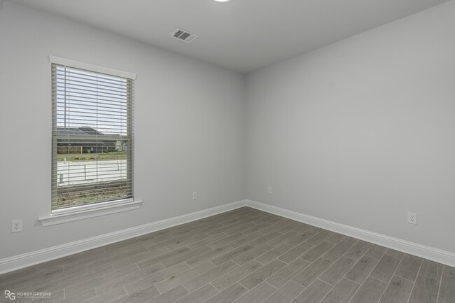 Building Photo - 212 Paisley Ln