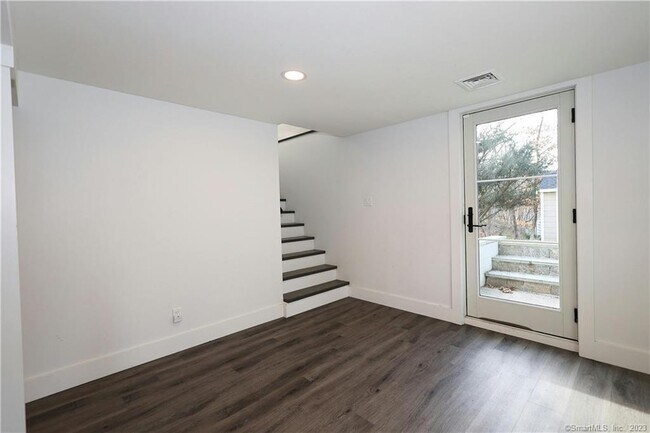 Building Photo - 245 Great Hill Rd