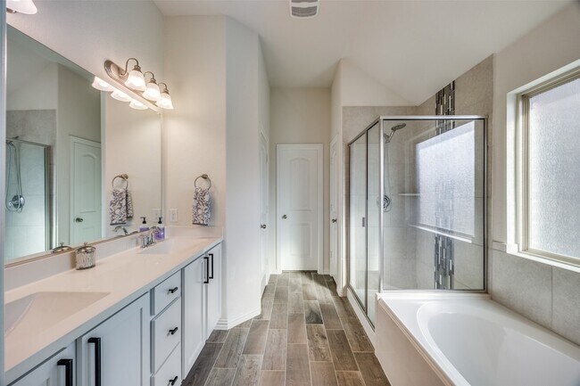 Building Photo - 4533 Hemingway Ave