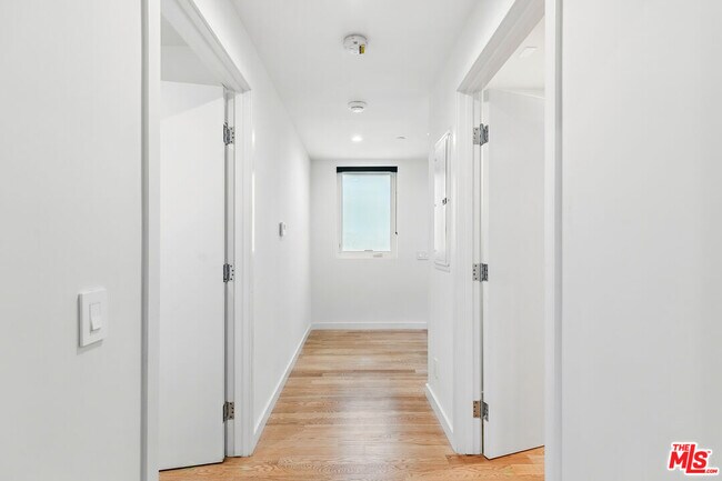 Building Photo - 2610 Corralitas Dr