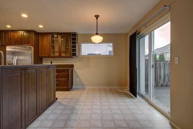 Building Photo - Bethany Single Family Home 4 Bed + Office 2.5 Bath!