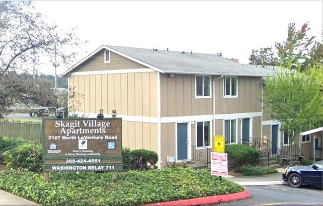 Building Photo - 2107 N Laventure Rd