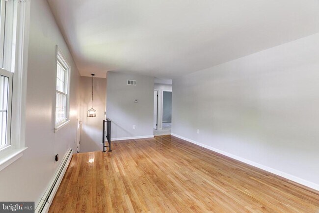 Building Photo - 4111 Hemingway Dr