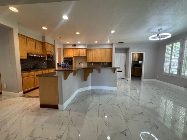Building Photo - 360 Allenwood Ct