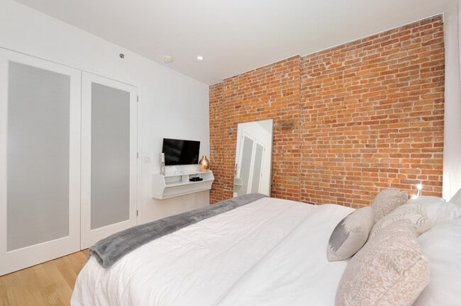 Building Photo - 348 W 45th St