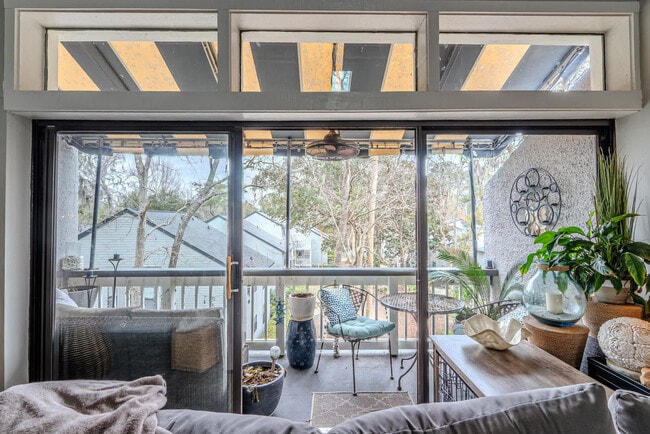 Building Photo - 137 Cordillo Pkwy