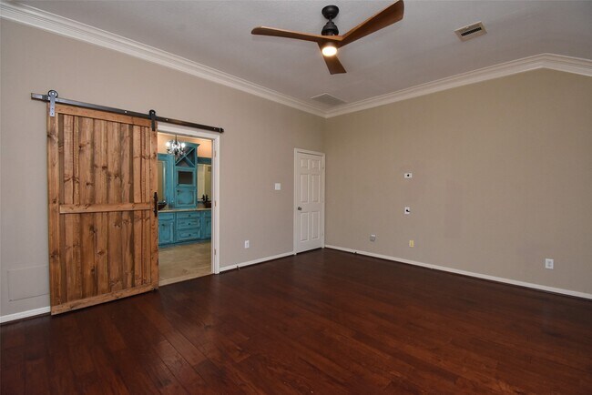 Building Photo - 16915 Locust Springs Dr