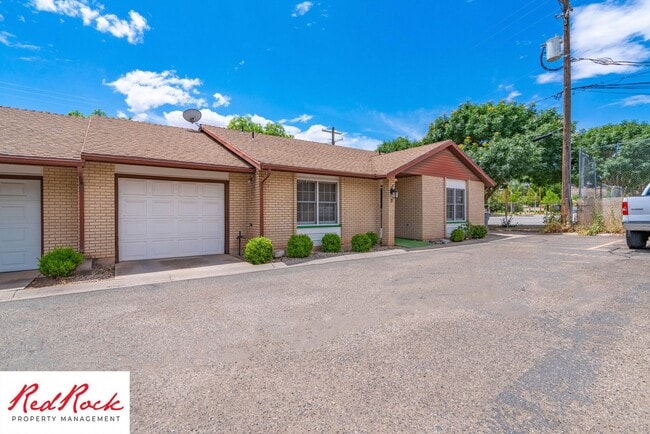 Primary Photo - 3 Bedroom End Unit Townhome in Downtown St. George