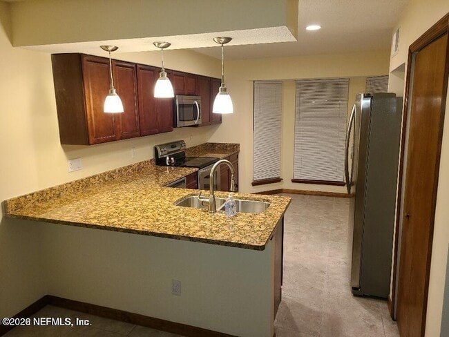 Building Photo - 5673 Bennington Dr