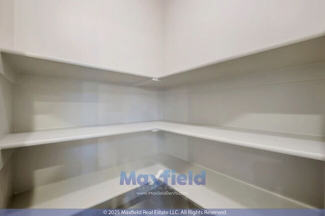 Building Photo - Great Townhome in Lehi - 3BD - 2BTH - 2GAR - Clubhouse & Pool.