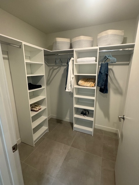 WALKING CLOSET - 251 NW 29th St