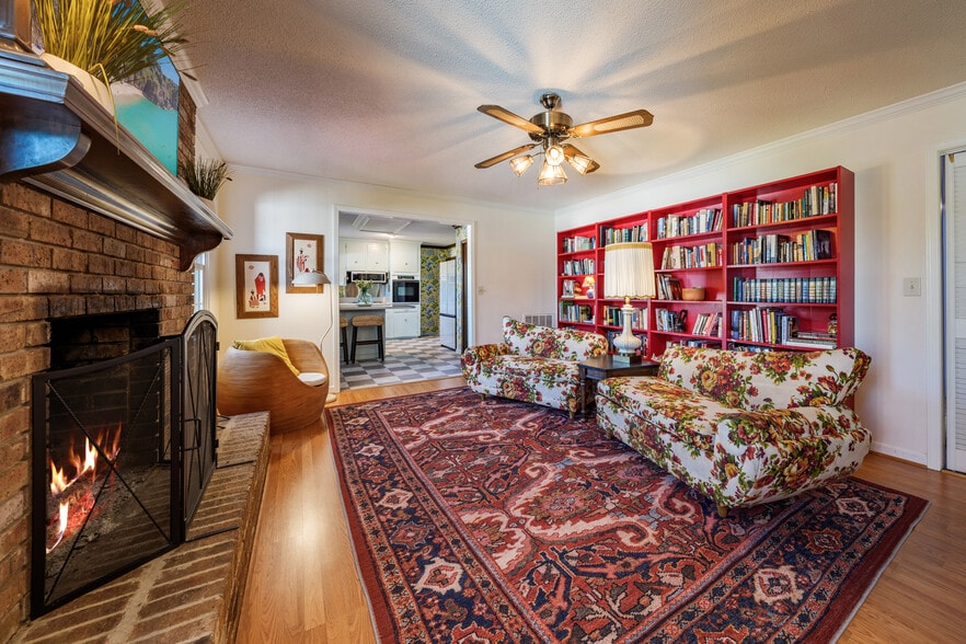 Living Room - 510 Hemingway Dr
