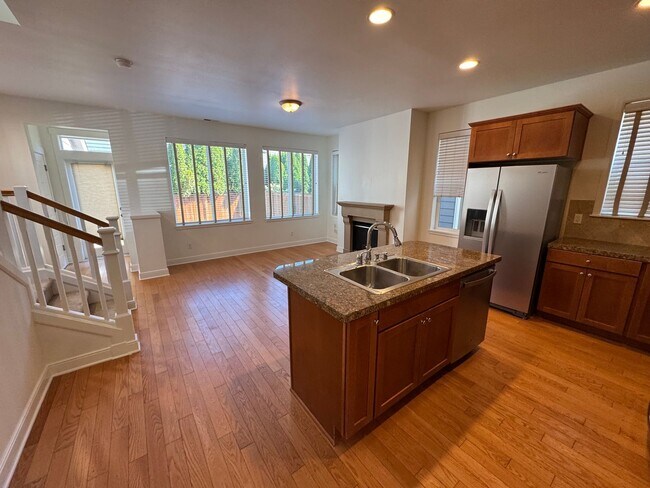 Building Photo - Gorgeous 3 bedroom 3 bathroom home in Mill Creek AVAILABLE NOW