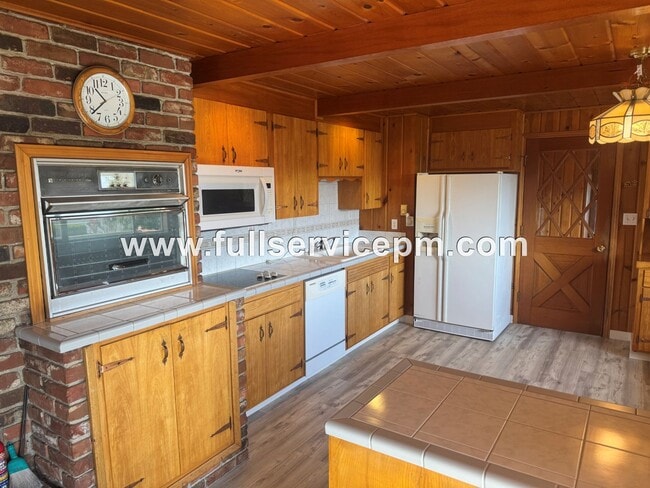 Building Photo - Charming house in downtown Snohomish