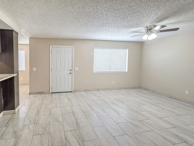 Building Photo - 2704 Villalovos Ct