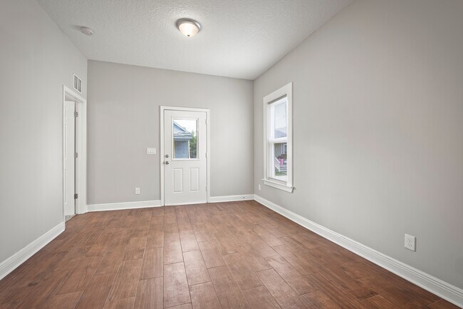 Building Photo - 1945 Redell St