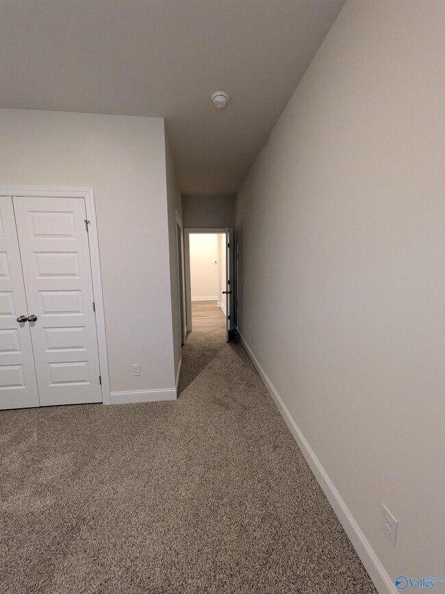 Building Photo - 336 Jackson Pt Cir