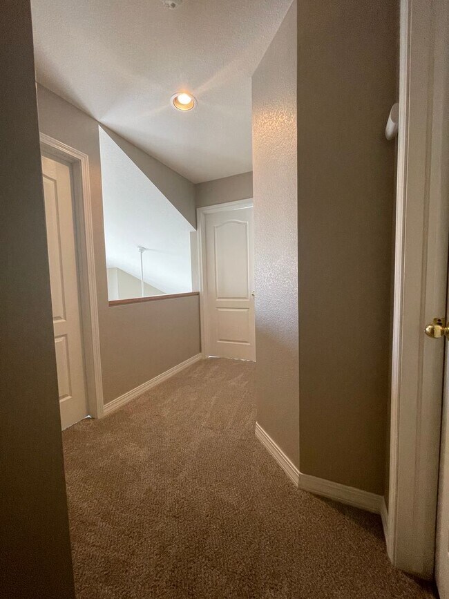 Building Photo - 6720 Antigua Dr