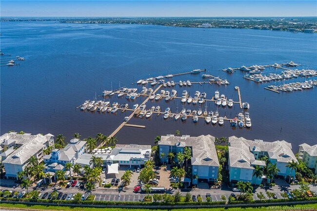 Building Photo - 715 NW Flagler Ave