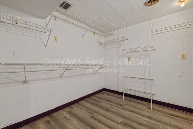 Building Photo - 10044 Pepper Ln