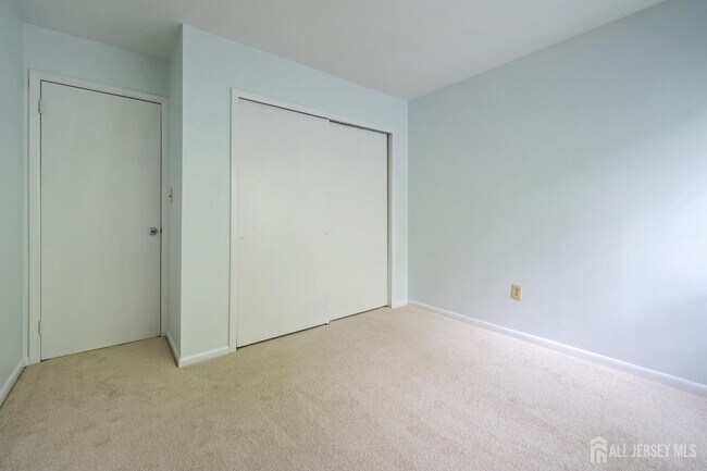 Building Photo - 103 Sequoia Ct