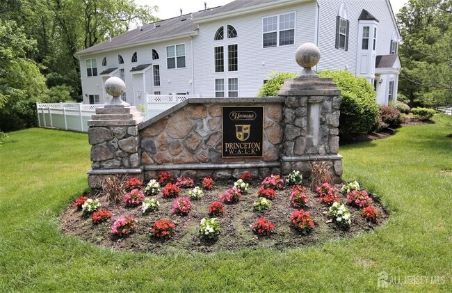Building Photo - 301 Park Knoll