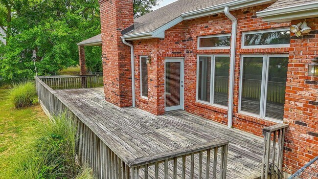 Building Photo - Private 3BR Brick Home with Scenic View