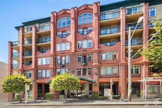 Building Photo - Queen Anne Condo with Parking and Storage