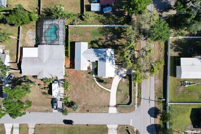 Building Photo - 3 Bedroom - 2 Bath - 2 Car Garage - Fenced Yard