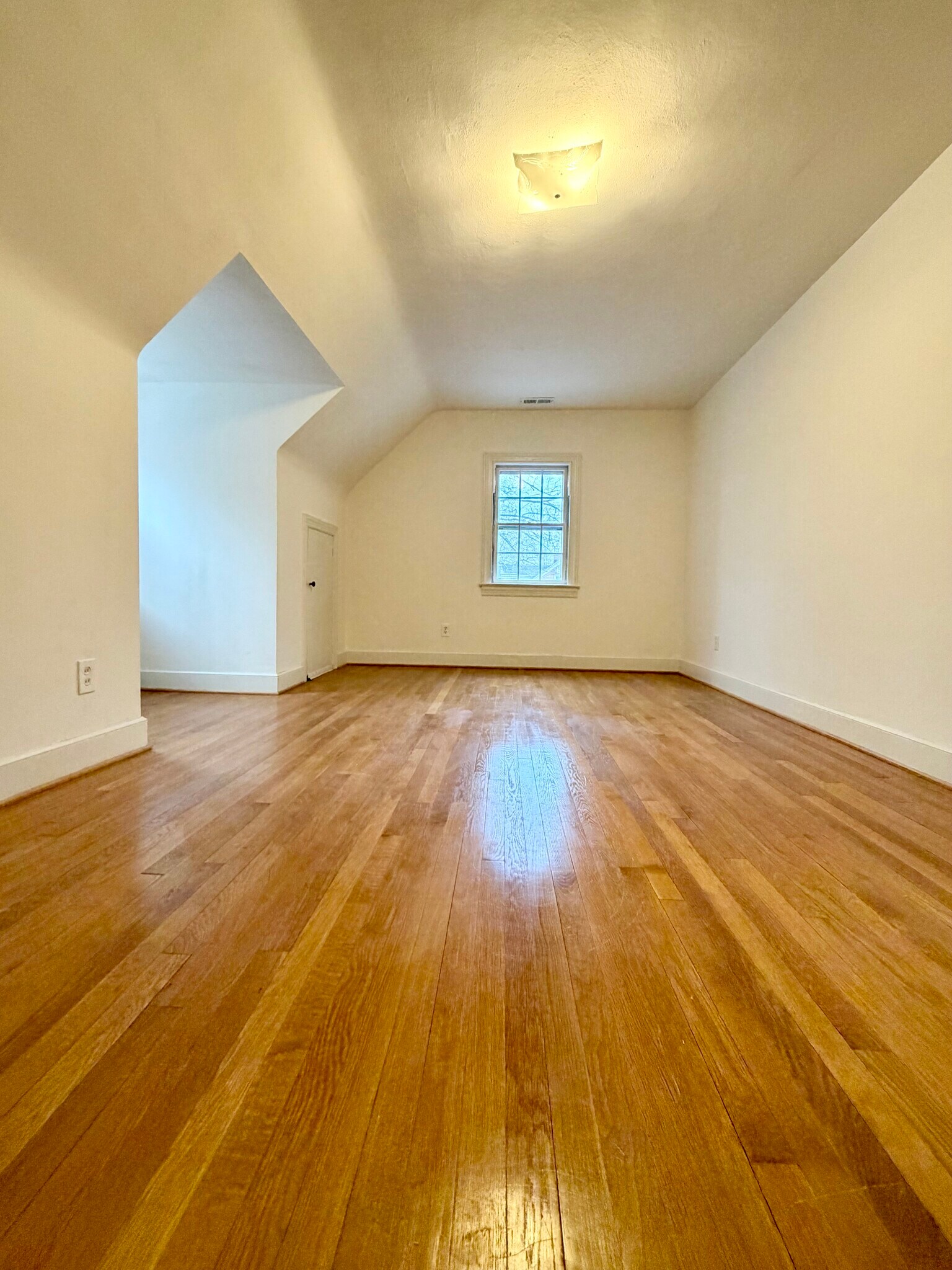 Building Photo - 134 Hull St