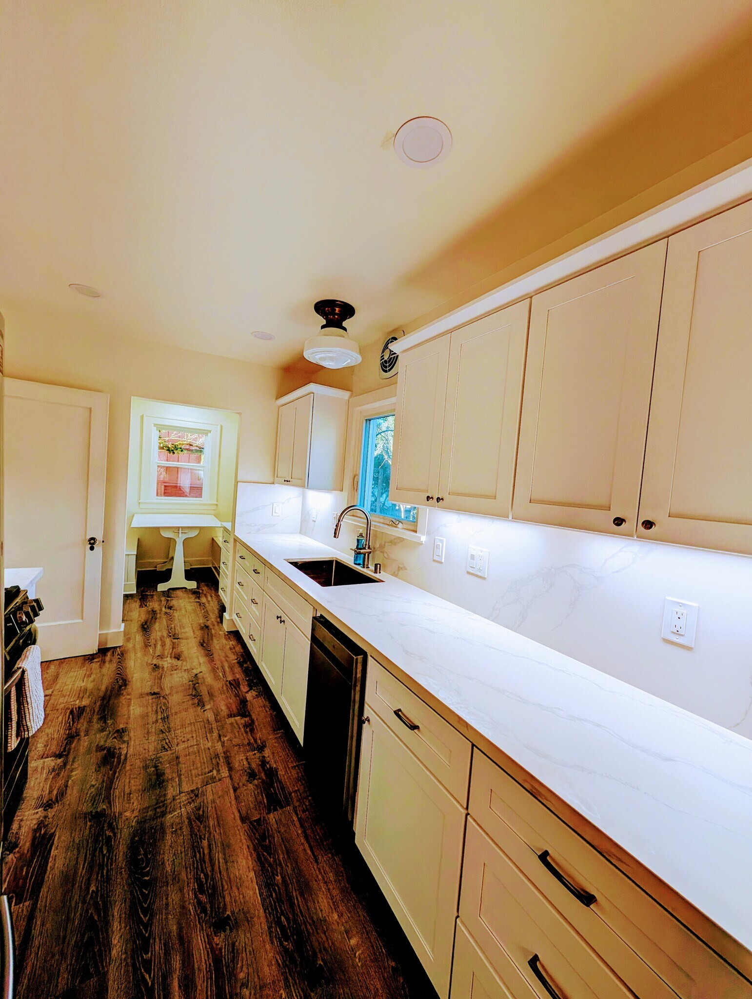Kitchen - 2543 NE 31st Ave