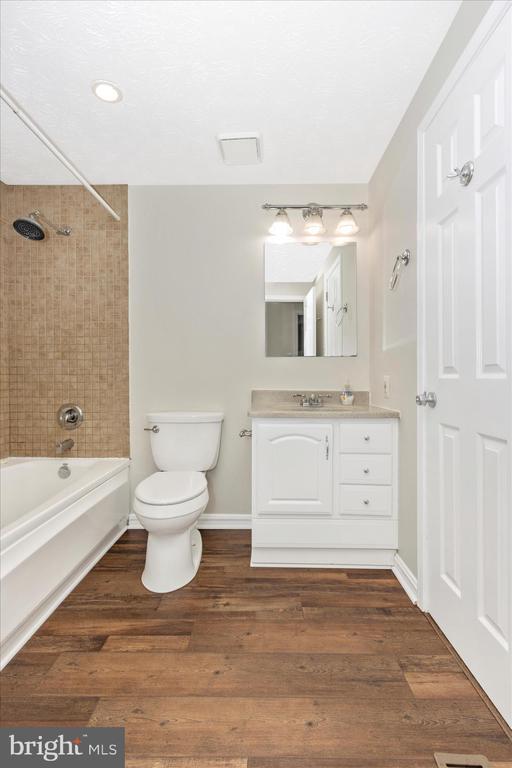 Building Photo - 207 Contour Rd