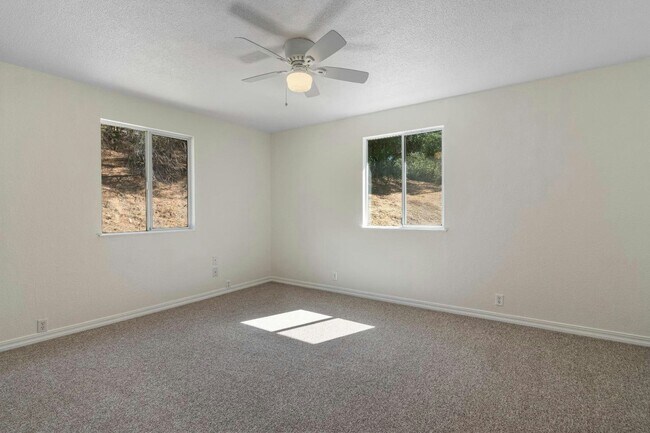 Building Photo - 5561 Thompson Hill Rd