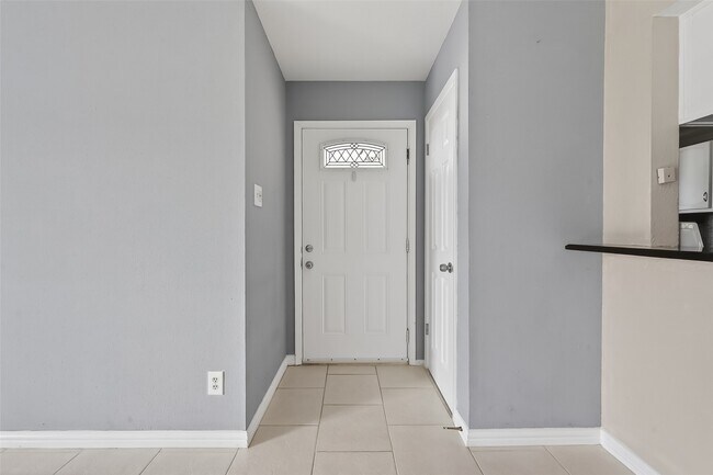 Building Photo - 14555 Wunderlich Dr