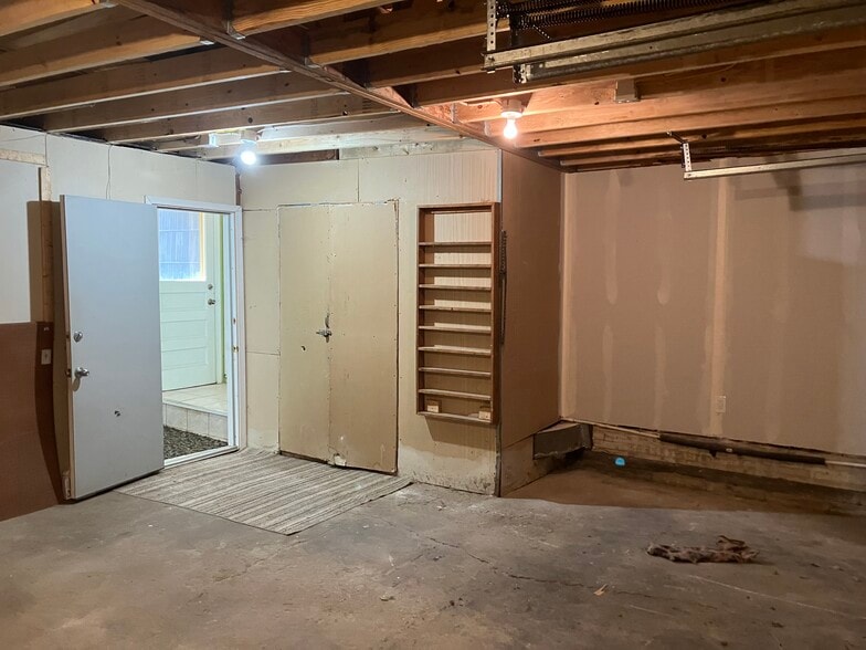 Garage - 6825 W 82nd St