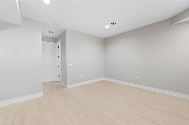Building Photo - 289 Webster Ave
