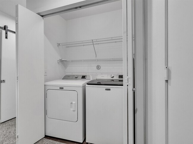 Building Photo - 6935 Yellowstone Way Dr