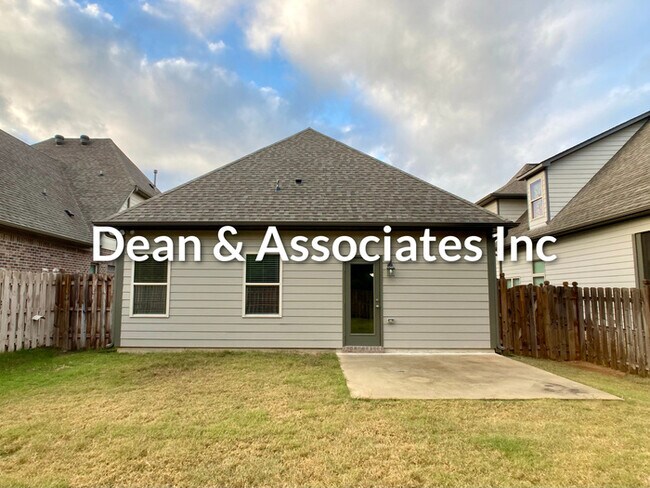 Building Photo - 2044 Springfield Dr