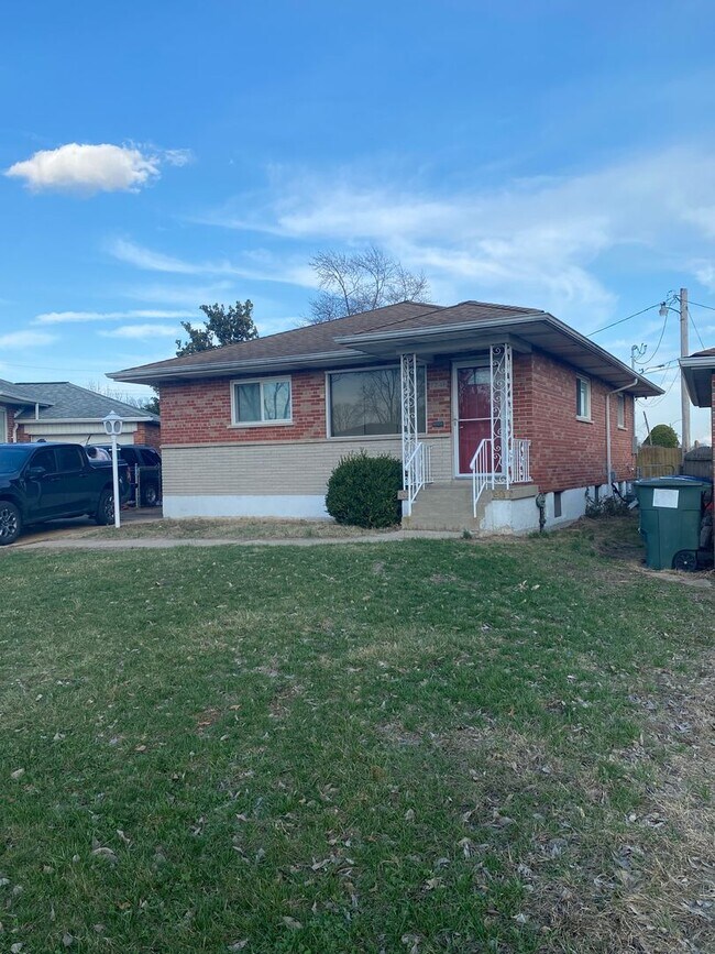 Building Photo - 2 Bed 2 Bath house with BONUS room in basement!