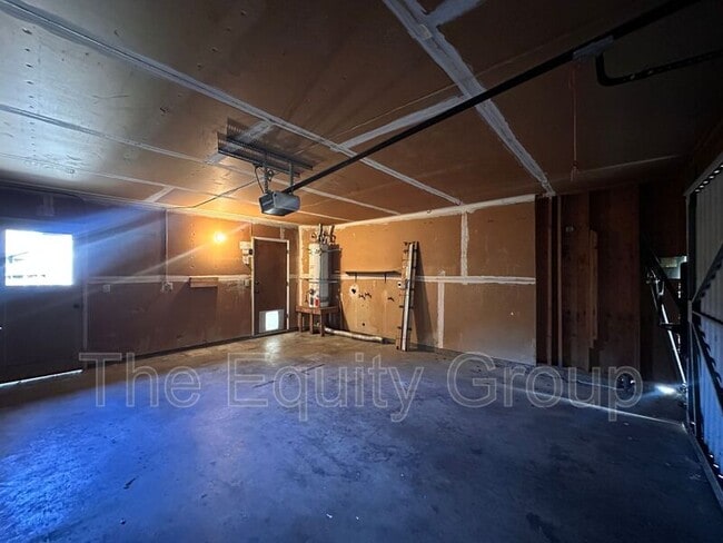 Building Photo - 1930 E Harold Ave