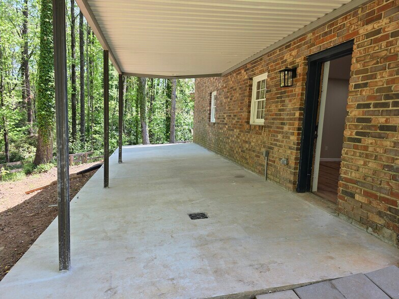 Building Photo - 2135 Masonwood Cir