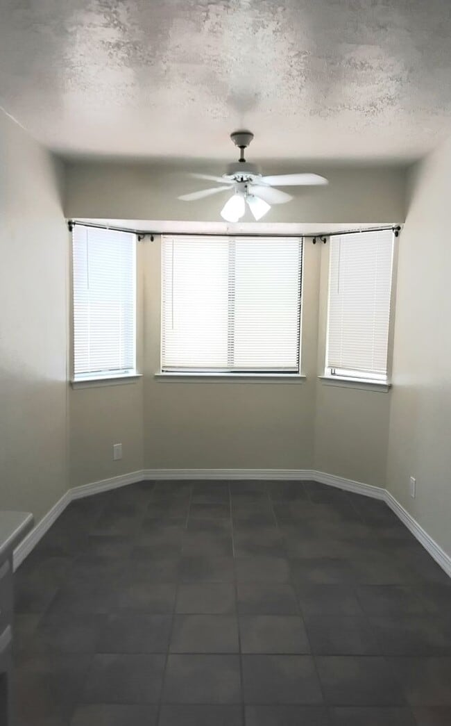 Building Photo - Heritage Hills Four Bedroom